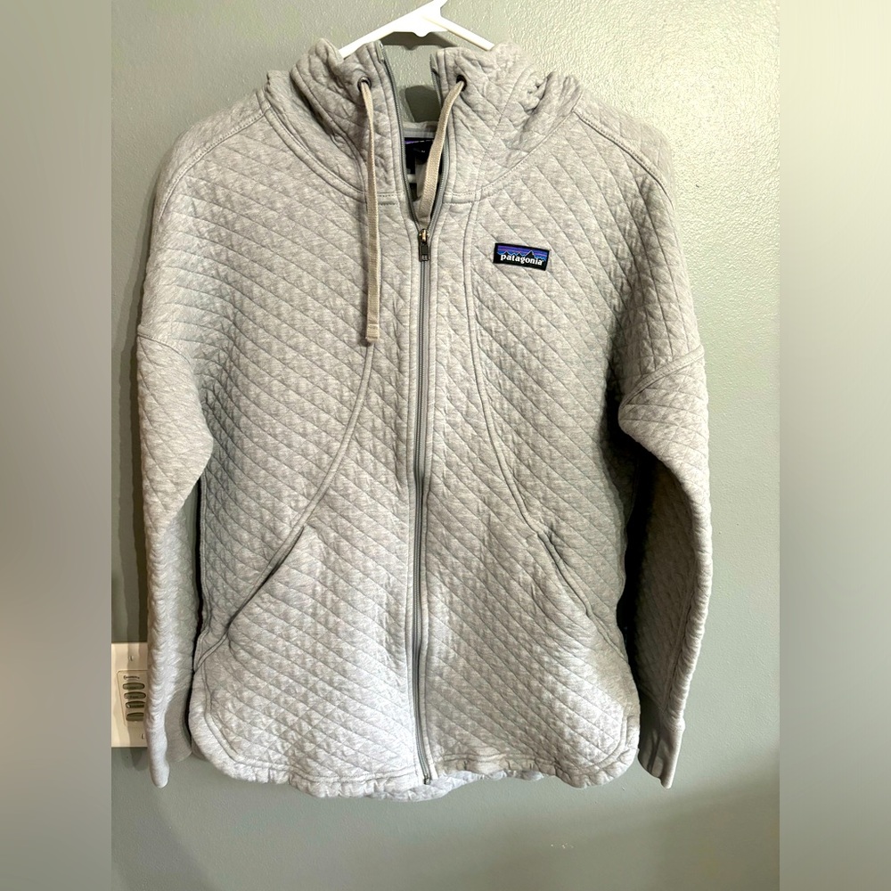 Patagonia Women’s, zip-up sweatshirt.